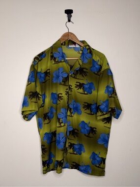 Arizona Jean Co. Green Floral Short-Sleeve Hawaiian Shirt with Blue Hibiscus